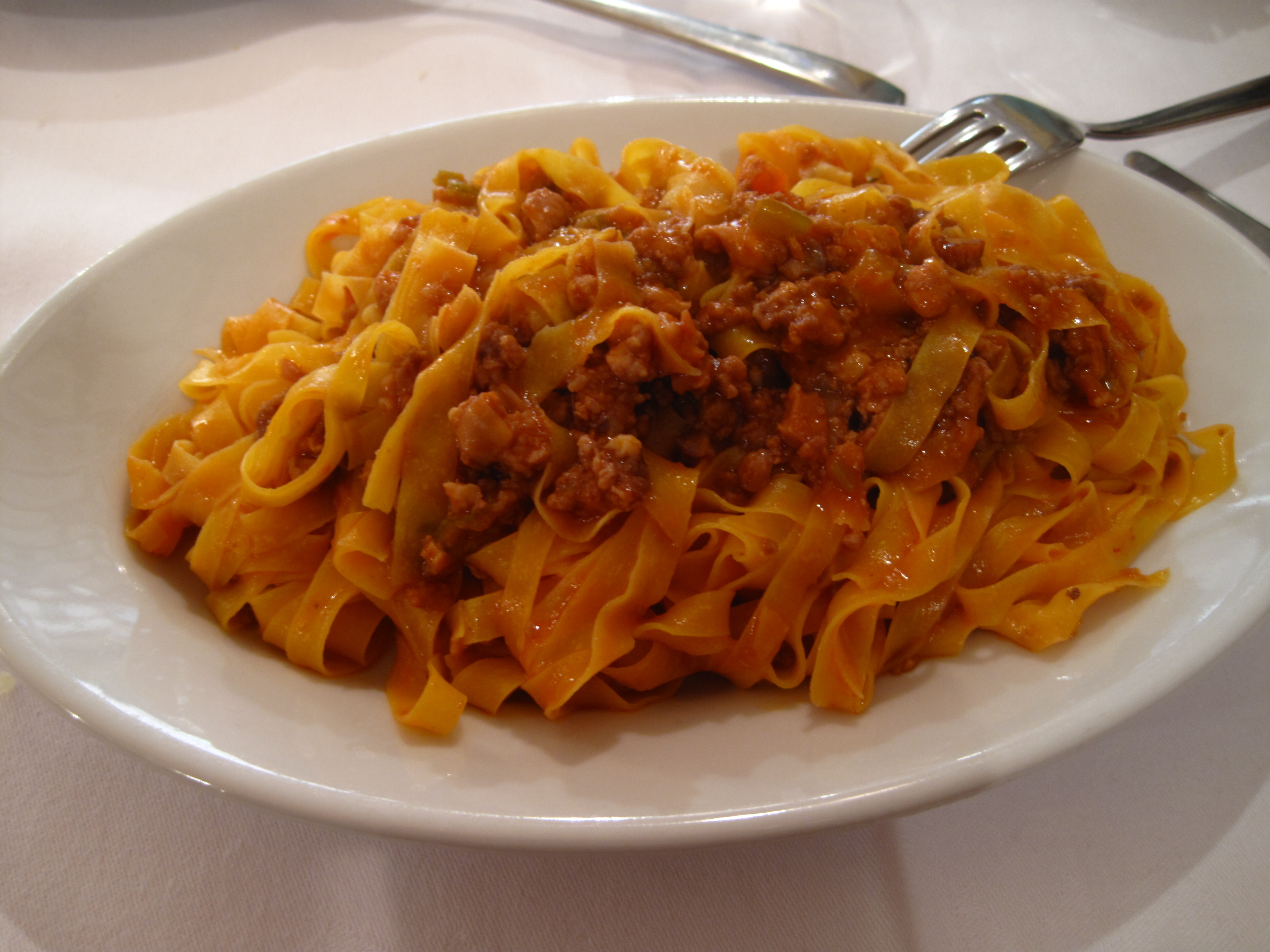 The Best of Bologna: spaghetti versus tagliatelle